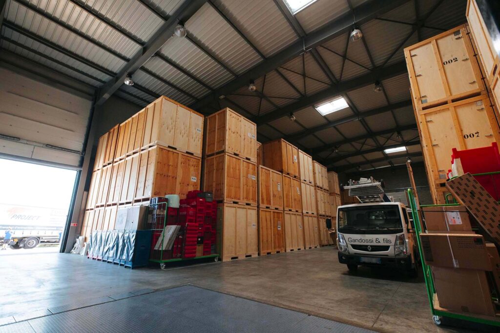 PHOTO DU HANGAR DE GARDE-MEUBLES DE LA SOCIÉTÉ ANNECY DÉMÉNAGEMENTS