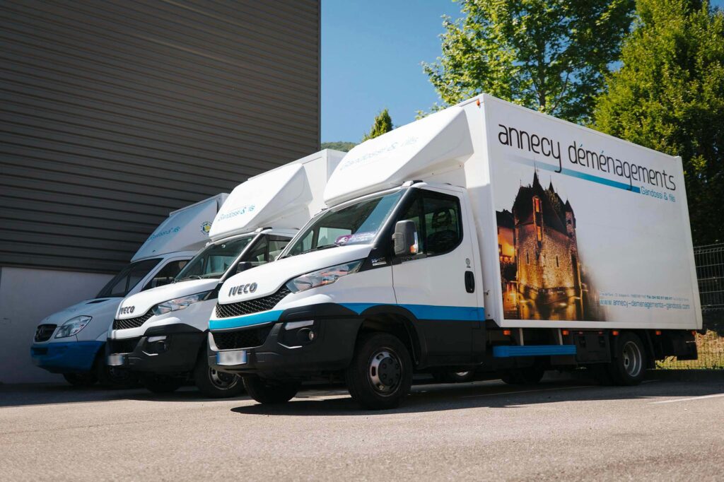 PHOTO DES VEHICULES DE DÉMÉNAGEMENTS DE L'ENTREPRISE ANNECY DÉMÉNAGEMENTS GANDOSSI & FILS