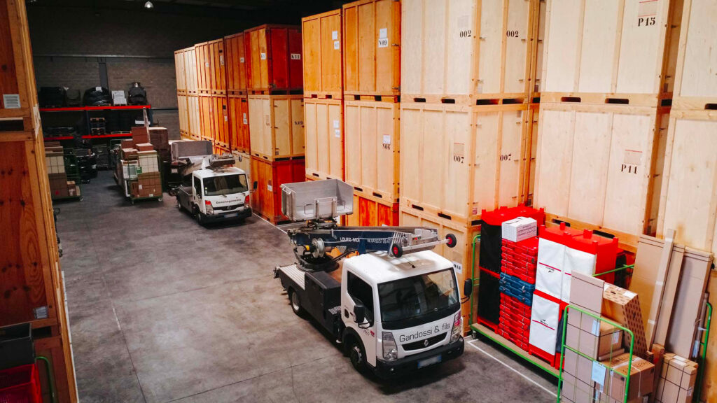 PHOTO DU HANGAR DE GARDE-MEUBLES DE LA SOCIÉTÉ ANNECY DÉMÉNAGEMENTS