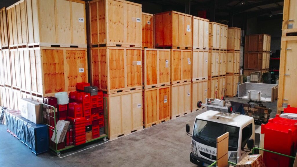 PHOTO DU GARDE-MEUBLES DE LA SOCIÉTÉ ANNECY DÉMÉNAGEMENTS